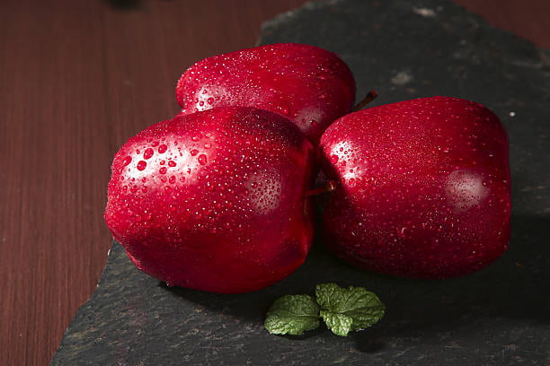 تصویر 2 از سیب شیرین درجه یک با رنگ طبیعی و ماندگاری بالا